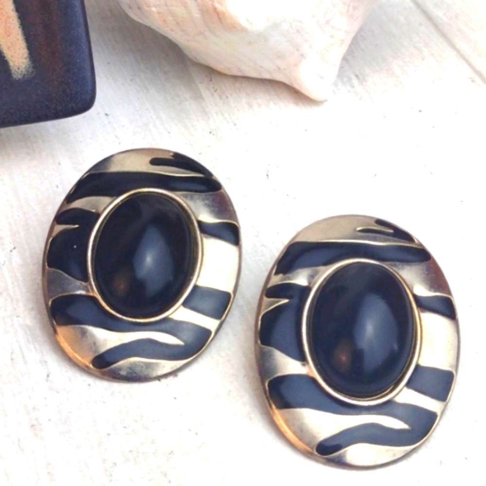 Vintage Black & Silver Tone Tin Like Light Weight Zebra Concho Earrings
